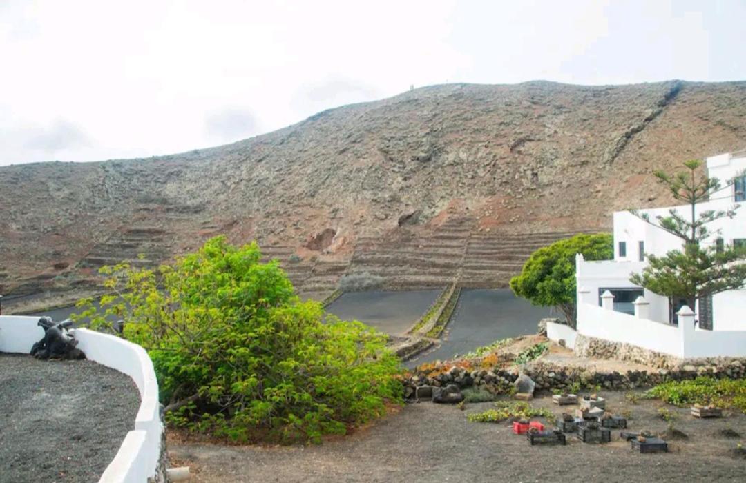 Casa Rural Yeyo En El Crater Del Volcan Tinguaton Exterior foto
